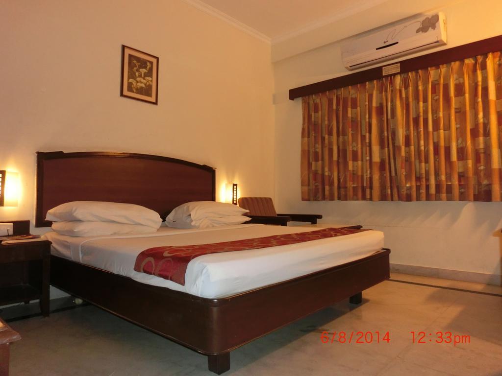 Hotel Thulashi Park Čennai Pokoj fotografie