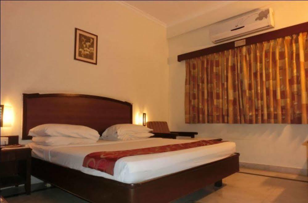Hotel Thulashi Park Čennai Exteriér fotografie
